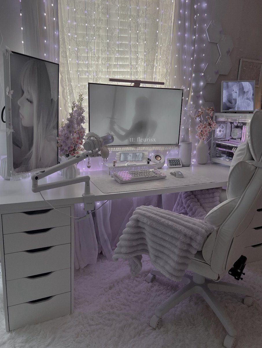 _labyrinnth's tweet photo. #desksetup https://t.co/3jOa4GYPOV