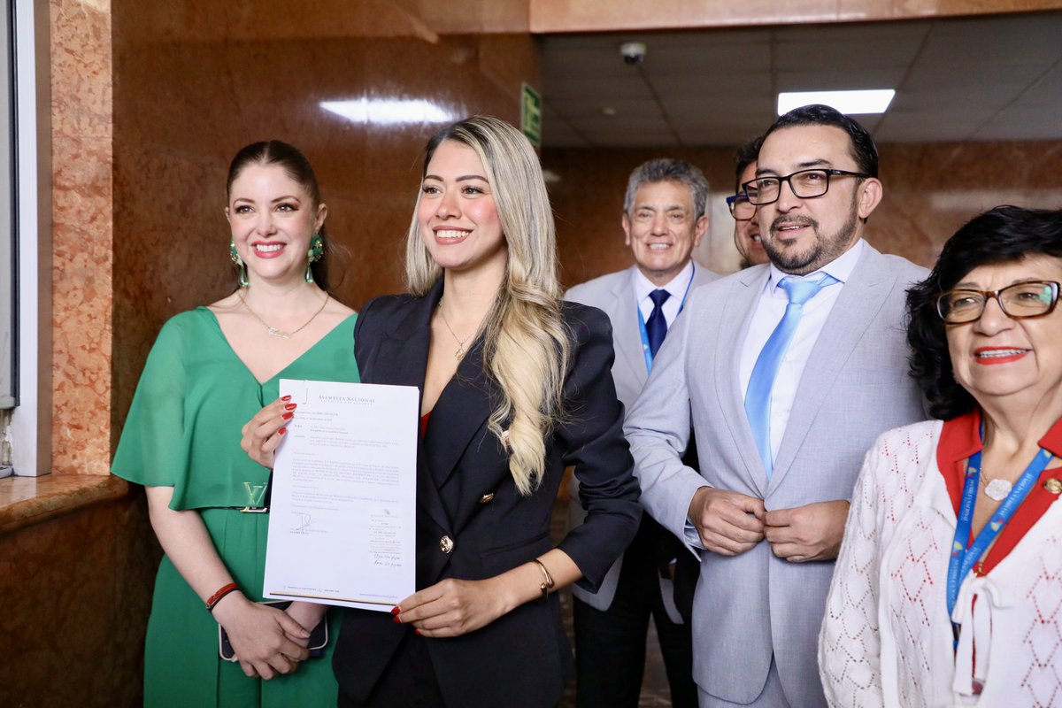 cristinajacomee's tweet photo. Hoy presenté la #LeyDeEtiquetado Frontal Nutricional con octógonos de advertencia: simple, claro y de advertencia directa.

Mi segundo proyecto de Ley, que busca reformar la #LeyOrgánicaDeSalud a fin de que el Estado priorice la prevención de enfermedades crónicas no transmisibles sobre intereses comerciales. Mi compromiso siempre en defensa de la salud pública! ✊🏼