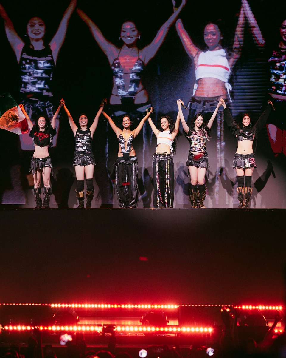 katseyeworld's tweet image. Mexico City, TE AMO!! you showed up with so much love and ending this chapter with you was unforgettable. we walked off stage feeling so proud and grateful. the BEAUTIFUL CHAOS tour was a chapter we will never forget and that’s all thanks to our EYEKONS. thank you for continuing…