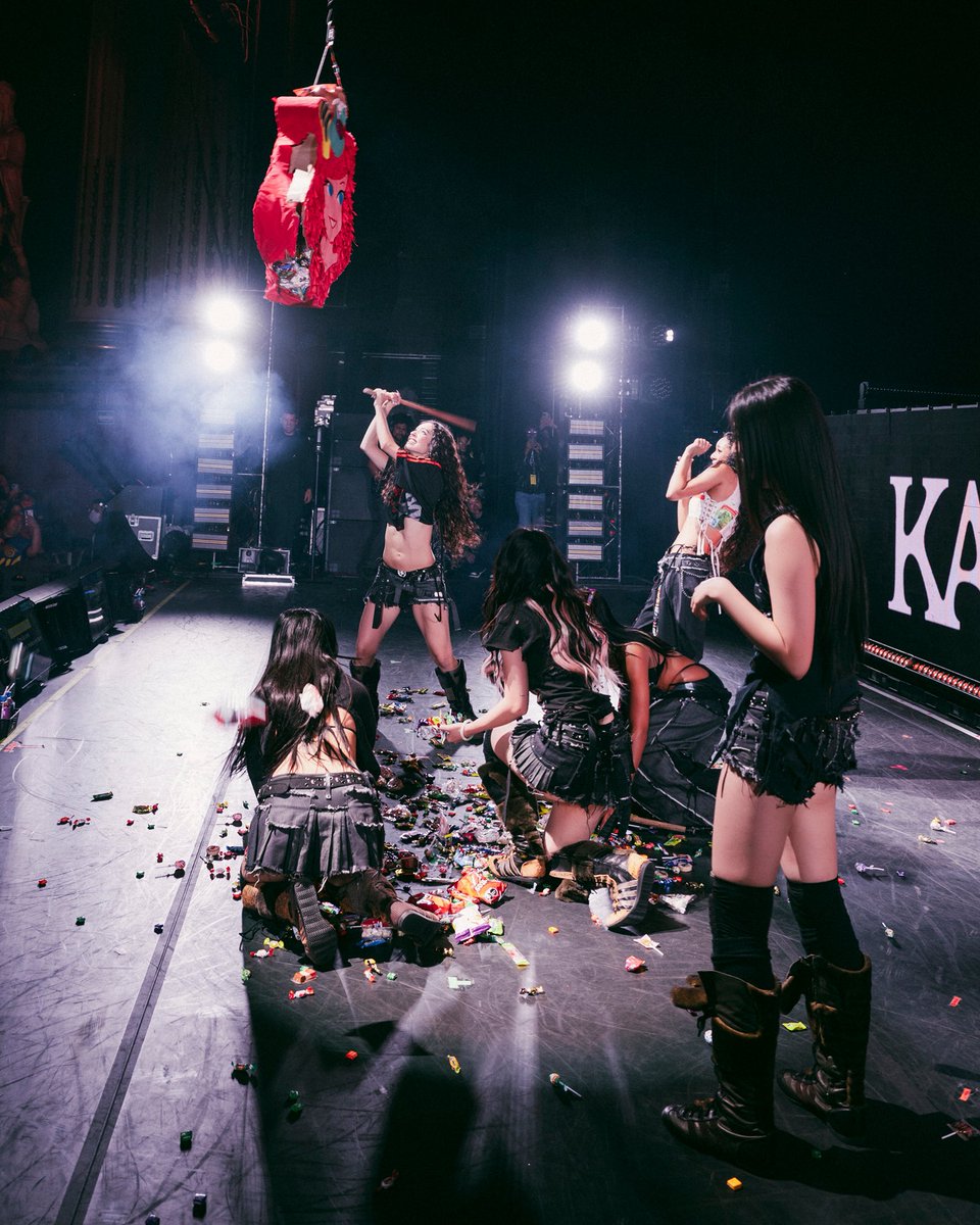 katseyeworld's tweet image. Mexico City, TE AMO!! you showed up with so much love and ending this chapter with you was unforgettable. we walked off stage feeling so proud and grateful. the BEAUTIFUL CHAOS tour was a chapter we will never forget and that’s all thanks to our EYEKONS. thank you for continuing…