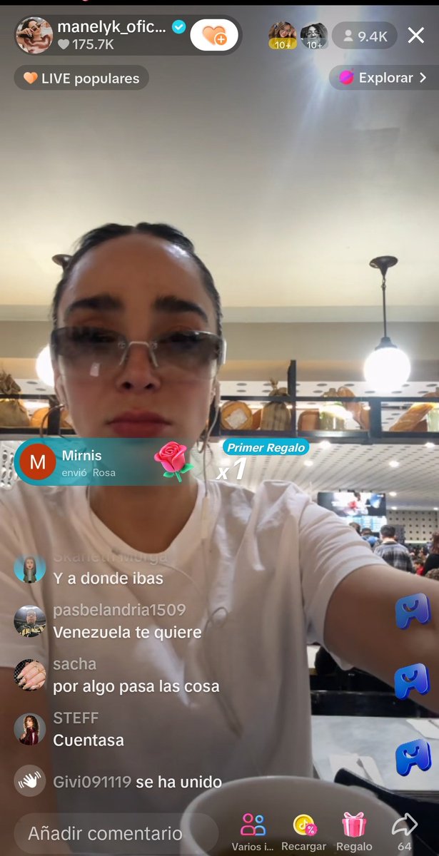 isaLaferte10's tweet image. Todo pasa por algo chaparrita, no es tu culpa #ManelykGB 
Se me hizo un nudo en la garganta  verla así.