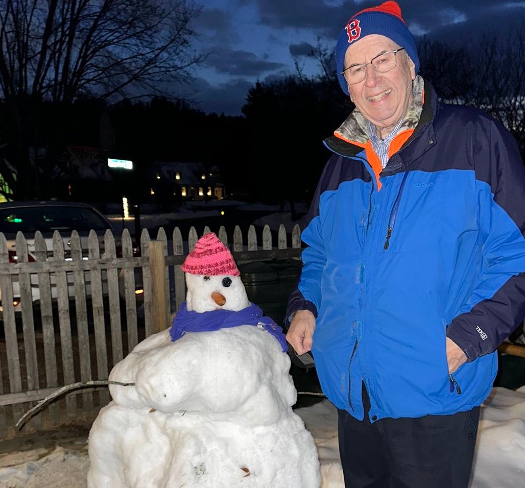 kenmlmpro's tweet photo. Snowman building isn't just for kids—it's a joyful experience for everyone! 🤗 My snowy buddy reminds me to cherish winter's small wonders. Let's fill the chilly air with laughter and fun. 🌨️⛄️ Stay cozy, keep smiling, and enjoy the magic! #WinterFun #SnowmanJoy #FamilyMemories https://t.co/qwSDmWAcJu