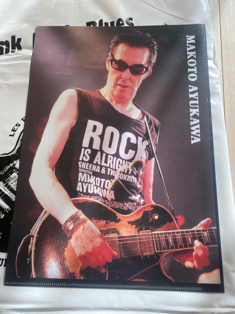 そいえばシーナ&ロケッツ鮎川誠さんのTシャツ届いてた ♪───O