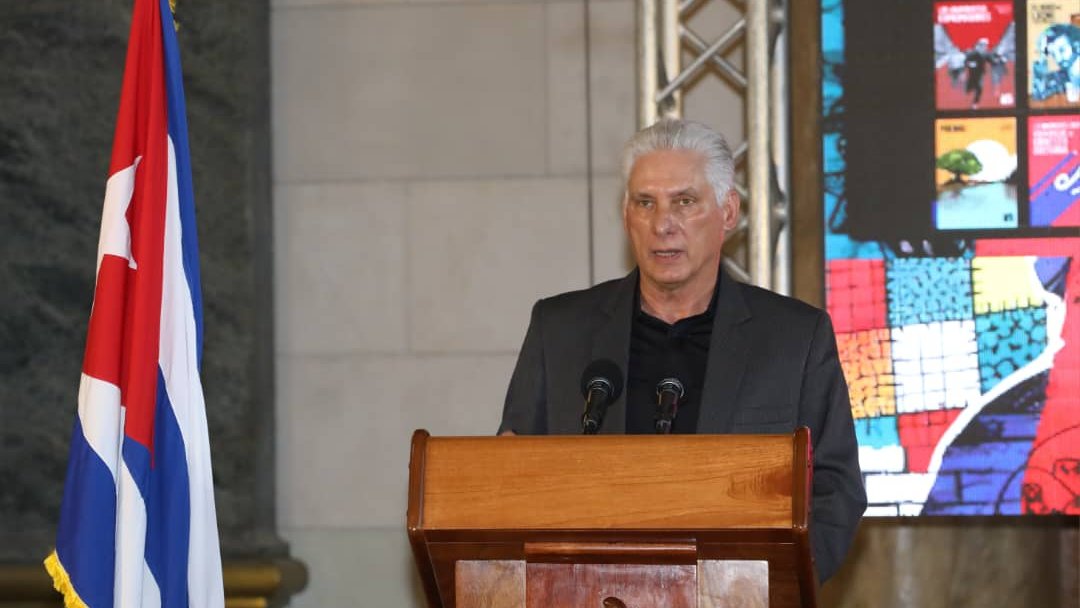Hasta El Capitolio Nacional llegó el Presidente <a href="/DiazCanelB/">Miguel Díaz-Canel Bermúdez</a>. Se 
 convirtió en epicentro de la promoción de la lectura como parte del proyecto "25 por 25". #LatirAvileño #SinPerderUnDía <a href="/DiazCanelB/">Miguel Díaz-Canel Bermúdez</a> <a href="/DrRobertoMOjeda/">Dr. Roberto Morales Ojeda</a> <a href="/PartidoPCC/">Partido Comunista de Cuba</a> <a href="/AlfreMene37409/">Alfre Menendez</a>