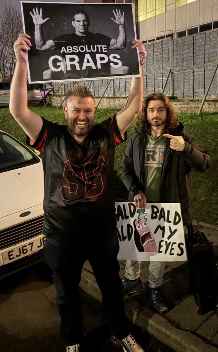 Analogsmark's tweet photo. This past #AEWCardiff #RevProUprising and #AEWManchester week has been a blast! Thank you to everyone who got a laugh out of/wanted pics with my signs! One final thanks to @TomCampbell next time, I'll buy YOU a drink 😅 @bradcassidy170 @BritWresIsAlive until next time, gents! https://t.co/HkEgzyQGtC