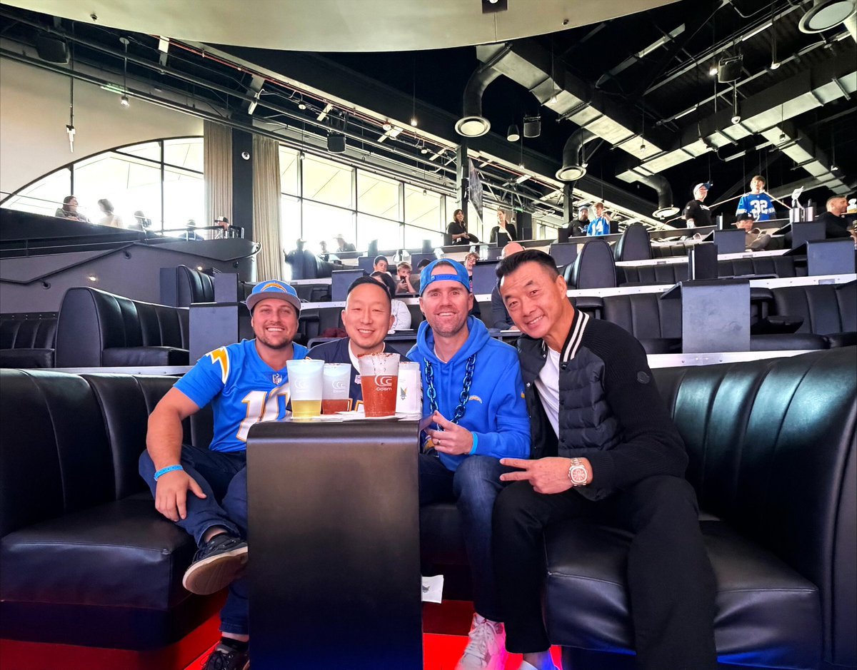 ProvCapFund's tweet photo. We kicked off the holiday season early at Providence Capital Funding 🎄
Celebrating together with a football watch party at COSM in LA! Here’s to finishing the year strong with an incredible team ✨
.
.
.
#TeamProvidence #COSM #BestTeaminOC https://t.co/l4WNZ8H1U4
