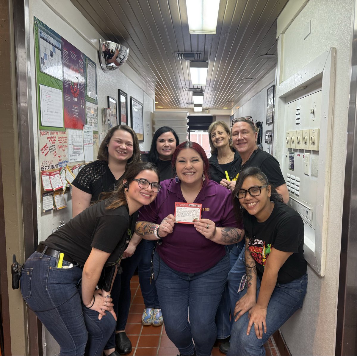 wherry_lisa's tweet photo. Great visit at Irving! The team is organized, clean, and truly hospitality driven. ChiliHead recognition to Alicia for owning her AO and coaching strong hospitality behaviors great leadership in action. 👏🏼👏🏼👏🏼👏🏼@Alicia231977258 @vivalahaleey  #Wherrea https://t.co/gTB5CMn2rV