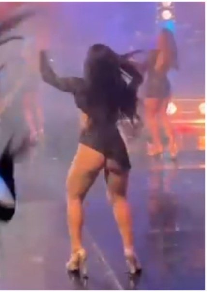 O que mais tem nas músicas sertanejas são traicões, chifres, cornos, adultérios, infidelidade, prostituição. Mas o Padre Júlio Lancellotti ajudando necessitados que é um péssimo exemplo, né?