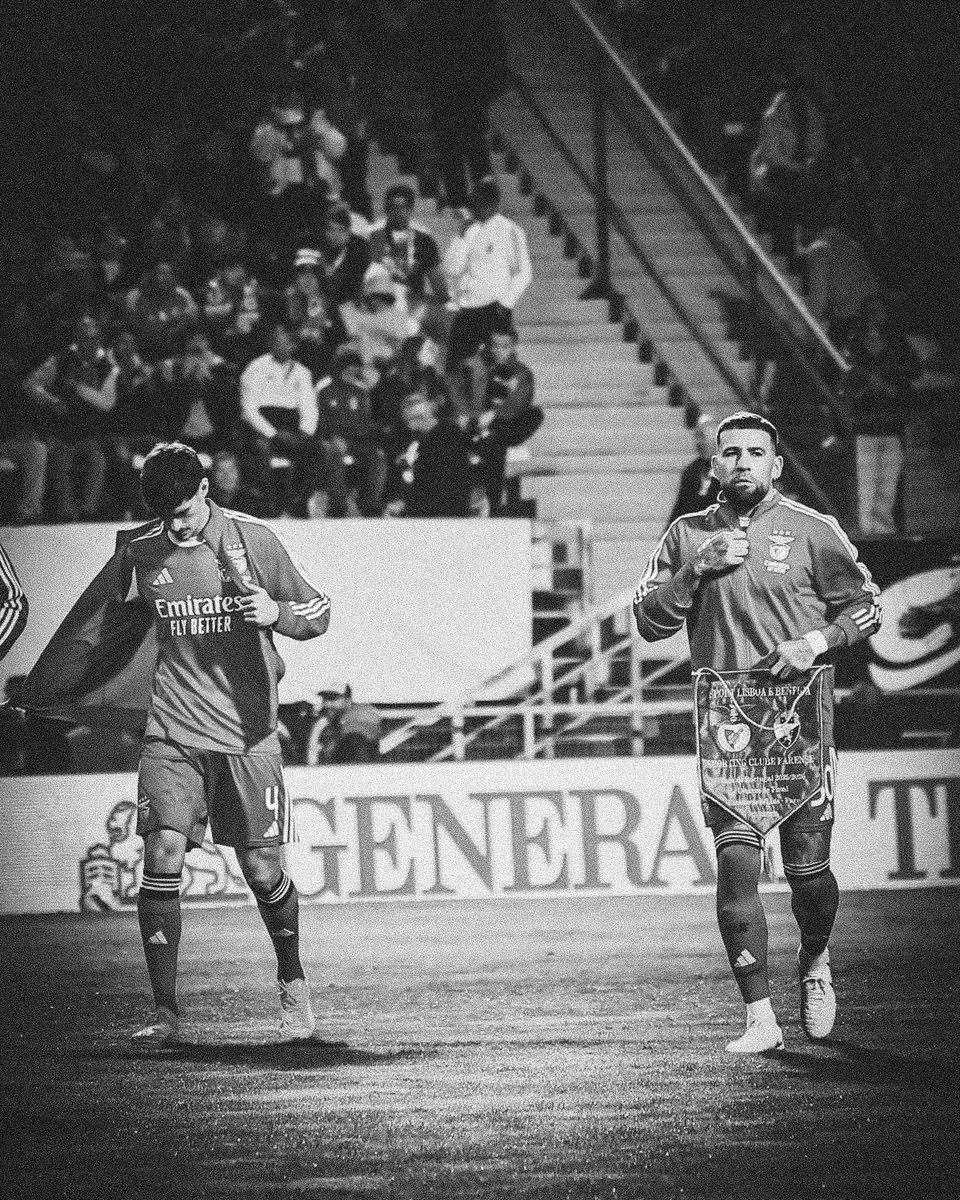 Notamendi30's tweet photo. @SLBenfica JUNTOS 🦾 #TacaDePortugal https://t.co/cVFzyNRK2u