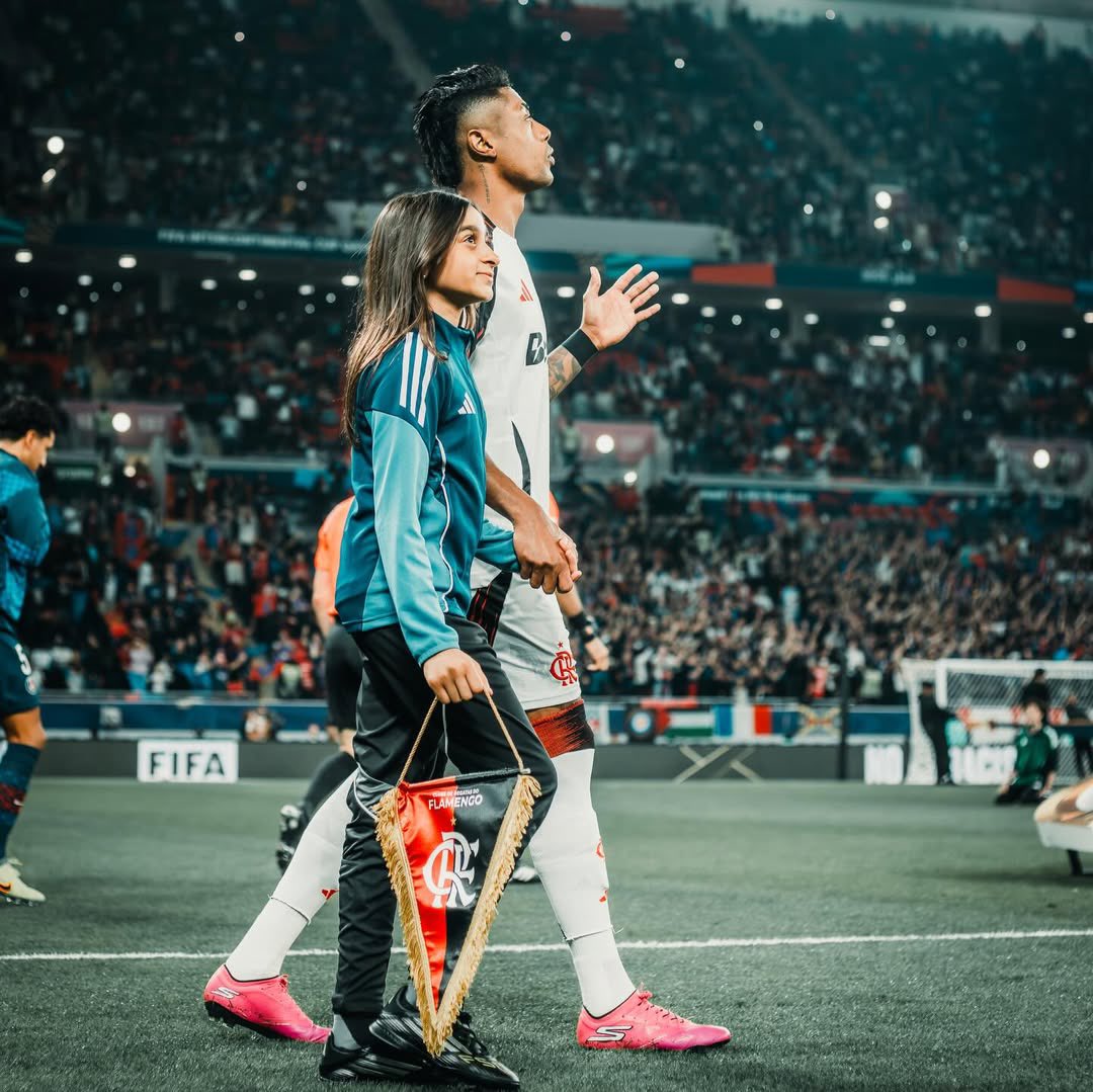 Brunohenrique's tweet image. FLAMENGO
Perder é muito ruim mas faz parte do futebol. Dói, frustra, dá a sensação de que todo esforço não valeu a pena. 
Mas perder também faz parte do caminho de quem sonha alto: ensina, fortalece e prepara para as próximas vitória.

Chegamos nessa grande final com 75 jogos na…