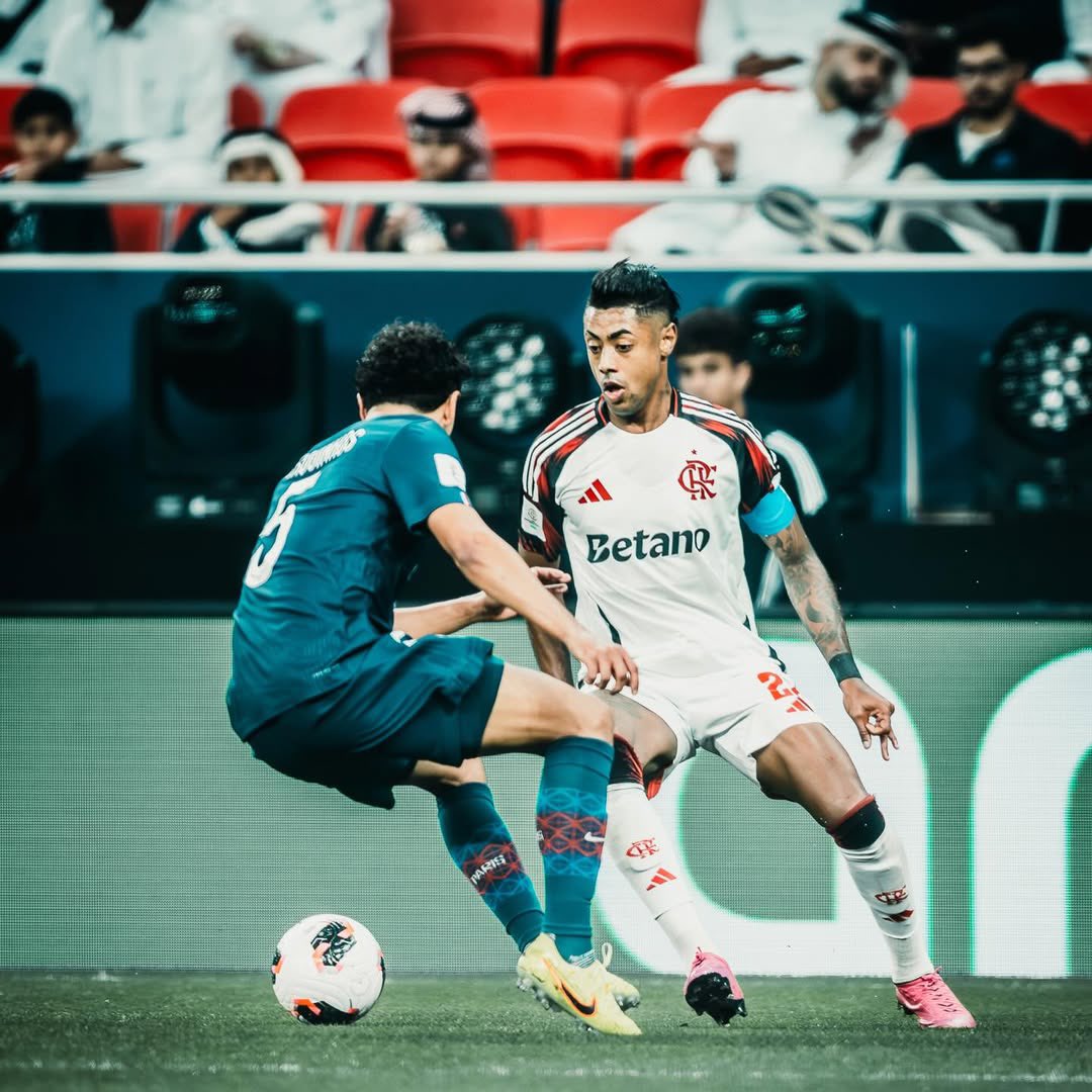 Brunohenrique's tweet image. FLAMENGO
Perder é muito ruim mas faz parte do futebol. Dói, frustra, dá a sensação de que todo esforço não valeu a pena. 
Mas perder também faz parte do caminho de quem sonha alto: ensina, fortalece e prepara para as próximas vitória.

Chegamos nessa grande final com 75 jogos na…