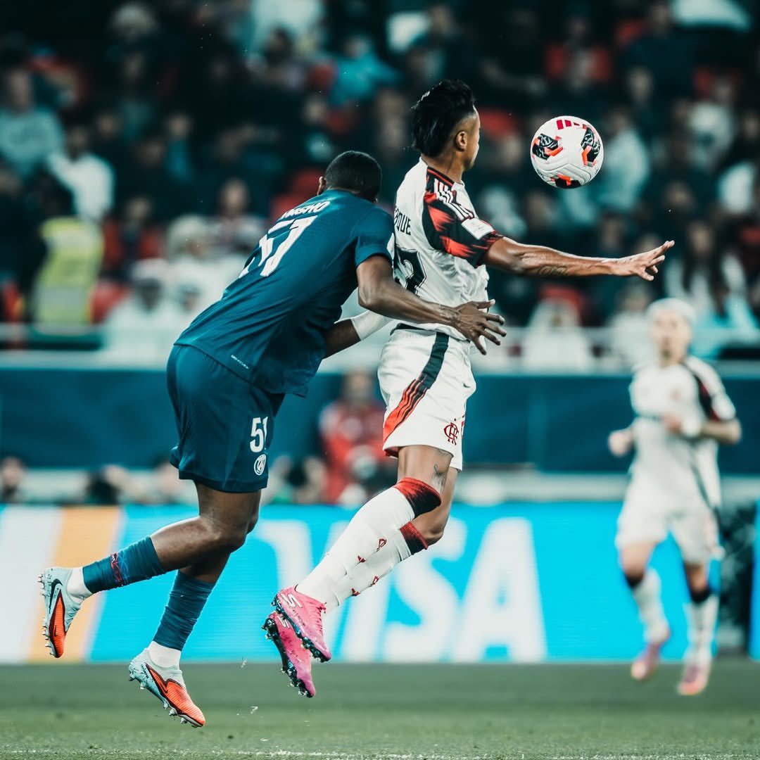 Brunohenrique's tweet image. FLAMENGO
Perder é muito ruim mas faz parte do futebol. Dói, frustra, dá a sensação de que todo esforço não valeu a pena. 
Mas perder também faz parte do caminho de quem sonha alto: ensina, fortalece e prepara para as próximas vitória.

Chegamos nessa grande final com 75 jogos na…