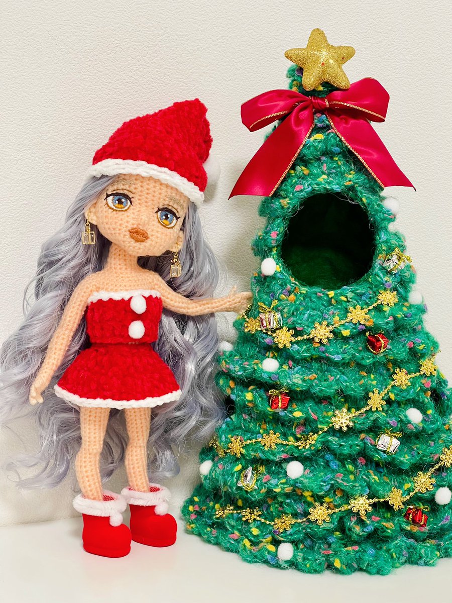 編み会の時は裸で申し訳なかったのでちゃんと中の人にも服を着せてあげました🎅🎄
#Chizuly_doll
#かぎ針編み