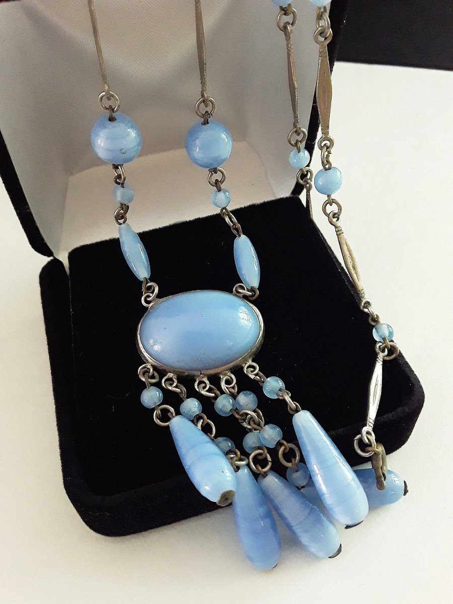 renaissancefai's tweet photo. Vintage Czech Blue Art Glass Necklace with Dangles, Bohemian Glass Pendant, Silver Tone Chain
https://t.co/gsVuXkdVa2?
#necklace #vintage #Czech #ArtDeco #blue #powderBlue #tearDrop #milkGlass #artGlass #dangles #giftforHer #giftidea #babyblue #babyblue https://t.co/1MreRehUBU