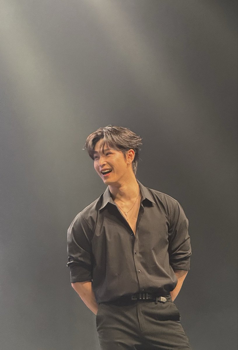 kandiaru_'s tweet photo. Leedo looked really happy

#ONEUS #ONEUSinWarsaw https://t.co/iMAqHZleIG