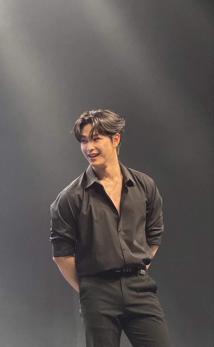 kandiaru_'s tweet photo. Leedo looked really happy

#ONEUS #ONEUSinWarsaw https://t.co/iMAqHZleIG