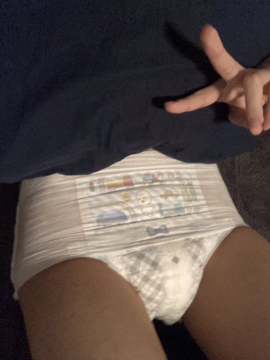 240306_'s tweet photo. おもらしする前と後！
このおむつのまま学校！

#おむつ #ABDL https://t.co/GbZP80bNYj