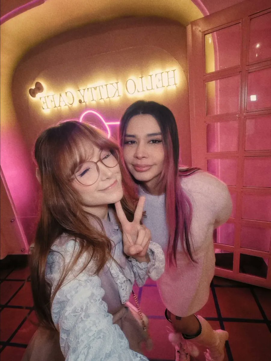 MollyUpdate_'s tweet photo. 📸 | Molly y Patty 🫂

"Hoy toca festejar a una de las personas más importantes para mí, feliz cumple a mi Bff 🎀 siempre juntas 🫶🏻 felices 15 añitos vv" 

vía último post de patty https://t.co/CGoSGONoqm