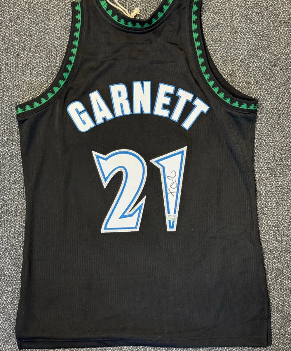 SEASON OF GIVEAWAYS CONTINUE!

*if post gets 500 retweets*

Signed Kevin Garnett jersey w/ COA 🔥

Follow <a href="/WolvesCentralMN/">Wolves Central</a> ✅

Retweet ✅

Good luck!! #takeroot