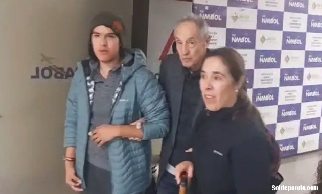 SoldePando's tweet image. EL RETORNO DE TOÑO ARANÍBAR | OTRA VÍCTIMA DE LA PERSECUCIÓN NEOESTALINISTA DE EVO MORALES | Fundador histórico del MIR junto con Jaime Paz y Oscar Eid. Vivió en el exilio durante 21 años. Su retorno simboliza una rearticulación democrática…
LEER MÁS | soldepando.com/volvio-al-pais…