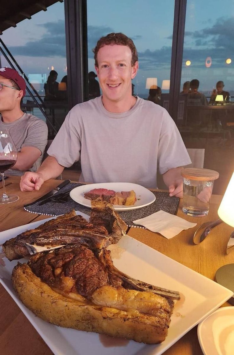 Zuckerberg invierte en la cría de bovinos para carne de la más alta calidad: dieta a base de harina de macadamia y cerveza

¿Entiendes? Carne sintética, gusanos e insectos para nosotros, pobrecitos... 

Carne de la más alta calidad para "ellos"...

¿Cuándo abrireis los ojos?
