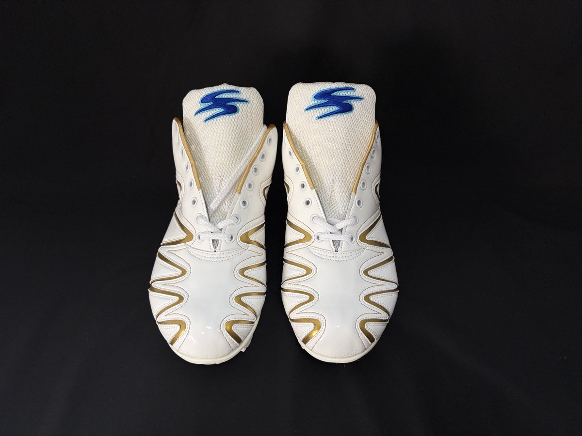 グラウンドで映えるスパイクはこれ一択‼️ こちら税別19,900円から