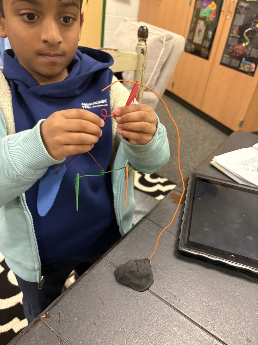 2nd <a href="/WGESdragons/">Walnut Grove ES</a> used engineering principles &amp; artistic abilities like Alexander Calder did to create the base of their kinetic sculptures inspired by him. #DoYourPartForArtPBL 🖼️ #realworldlearning #futurereadyskills #theGrove #pblsuccess