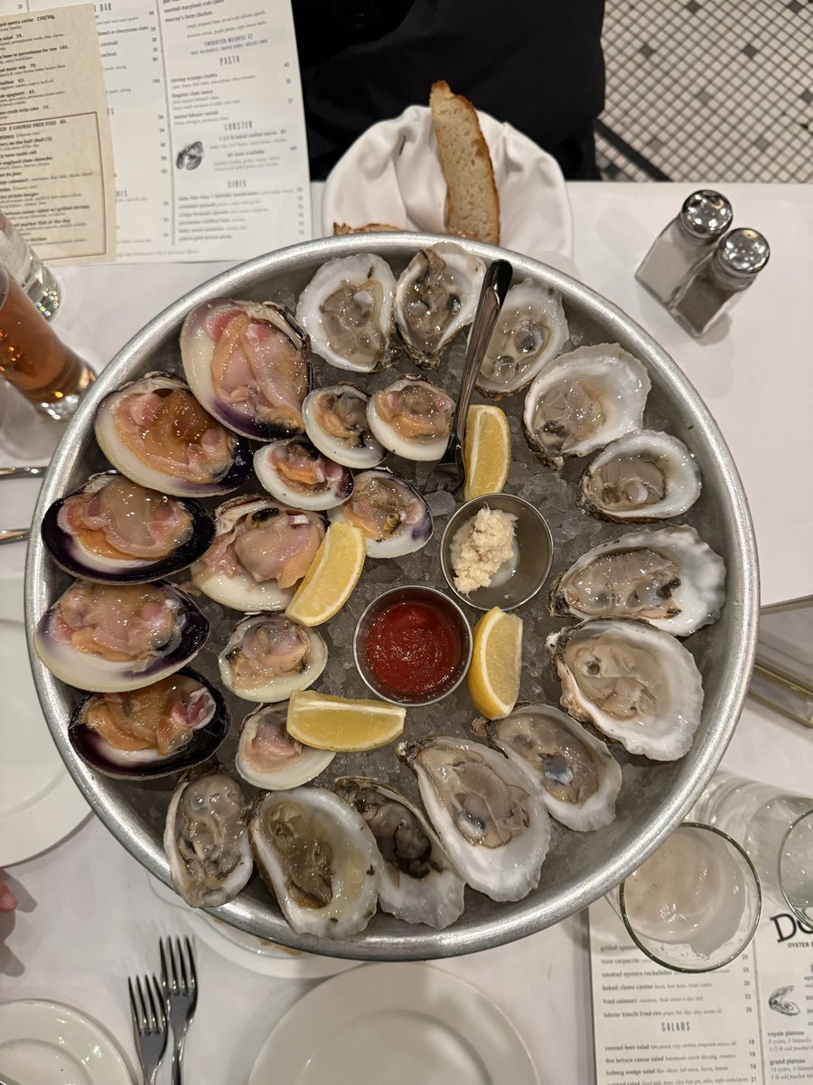 今週のHappyhourはクラムも加えて。
(ここは$1.5each)