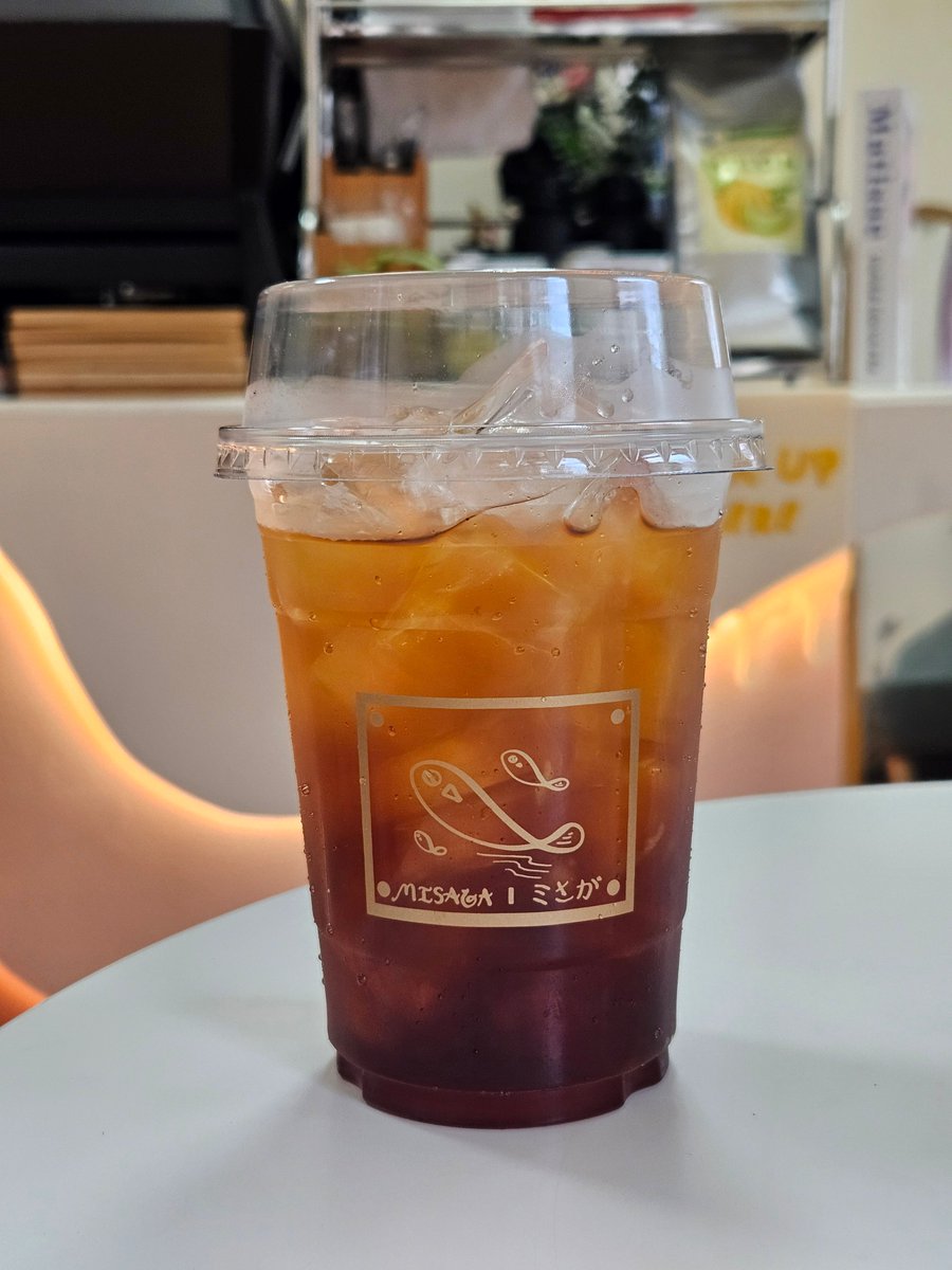 #กาแฟยามเช้าหอมกรุ่นเสมอ

เมื่อกี้เห็นทวีตเรื่อง $JEPQ แว้บๆ แล้วรู้สึกสนใจ อยากแชร์มั่ง ซักนิด

มีคนถามว่า ETF ตัวนี้มันดีไหม เพราะเห็นว่าปันผลสูงแบบ 10+% ต่อปี แถมจ่ายปันผลทุกเดือน

ส่วนตัวผม ดีหรือไม่ดี ไม่มีคำตอบสำหรับทุกคน มันมีแต่ว่า ดีหรือไม่ดีสำหรับใครมากกว่า