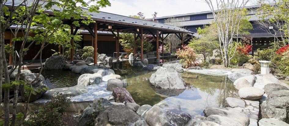 OChanSauna's tweet photo. 温浴ファンが選ぶ、年に一度のランキング
全国約2.2万施設から選ばれた「スーパー銭湯」はここだ！

第五位：杉戸天然温泉 雅楽の湯【埼玉】

第四位：熊谷天然温泉 花湯スパリゾート【埼玉】

第三位：横濱スパヒルズ 竜泉寺の湯【神奈川】

第二位：竜泉寺の湯 草加谷塚店【埼玉】

第一位：美楽温泉 SPA-HERBS【埼玉】

スパの情報メディア「ニフティ温泉」に掲載の施設から、10万人を超える温泉ファンが投票した施設。
参考にしてみては、いかがでしょうか✨