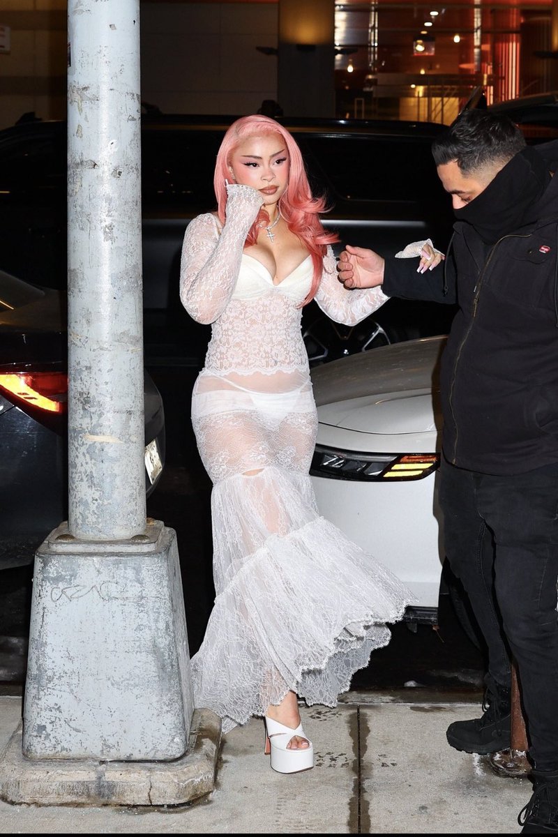 barbieonmywrist's tweet image. SHE TOREE THIS SETT!!