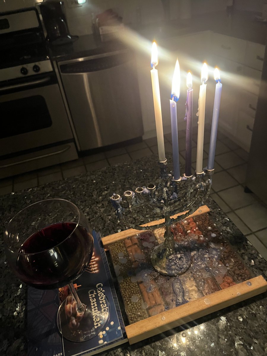 DGLebowitz's tweet image. Happy 4th night of Hanukkah!