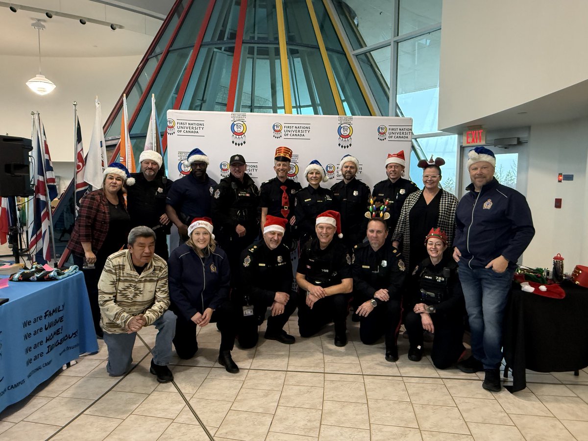 RPSCultural's tweet photo. Another great time helping our friends at @FNUNIVCAN at their annual Elders Christmas Lunch! @reginapolice https://t.co/GhTAMUPh1e