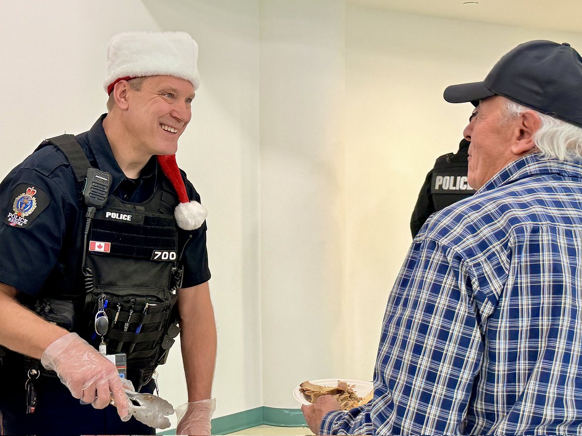RPSCultural's tweet photo. Another great time helping our friends at @FNUNIVCAN at their annual Elders Christmas Lunch! @reginapolice https://t.co/GhTAMUPh1e