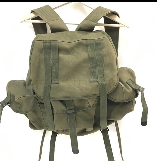 綺麗にしてみた これ、米軍のLRRPラックサックじゃない！？※蓋の変な紐