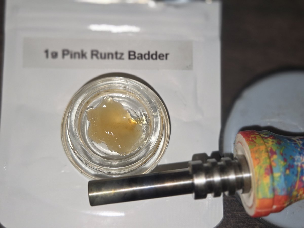 CreatesChance's tweet image. Another hit out of the park. 
Pink Runts Badder. 
Smooth slightly sweet from the collector. Not half as harsh as the budget dispenso stuff i get. 
Big shout out again to @co_exotics for hooking the gaw up with the extras! 
Grab from hmp.store