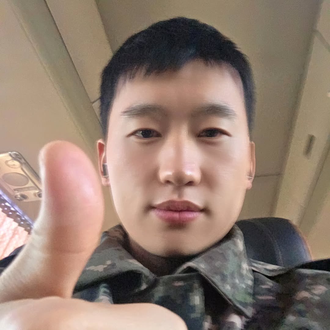 1998O622's tweet photo. 휴가왓구만 👍🏻👍🏻 https://t.co/JQ6IL1nmcn
