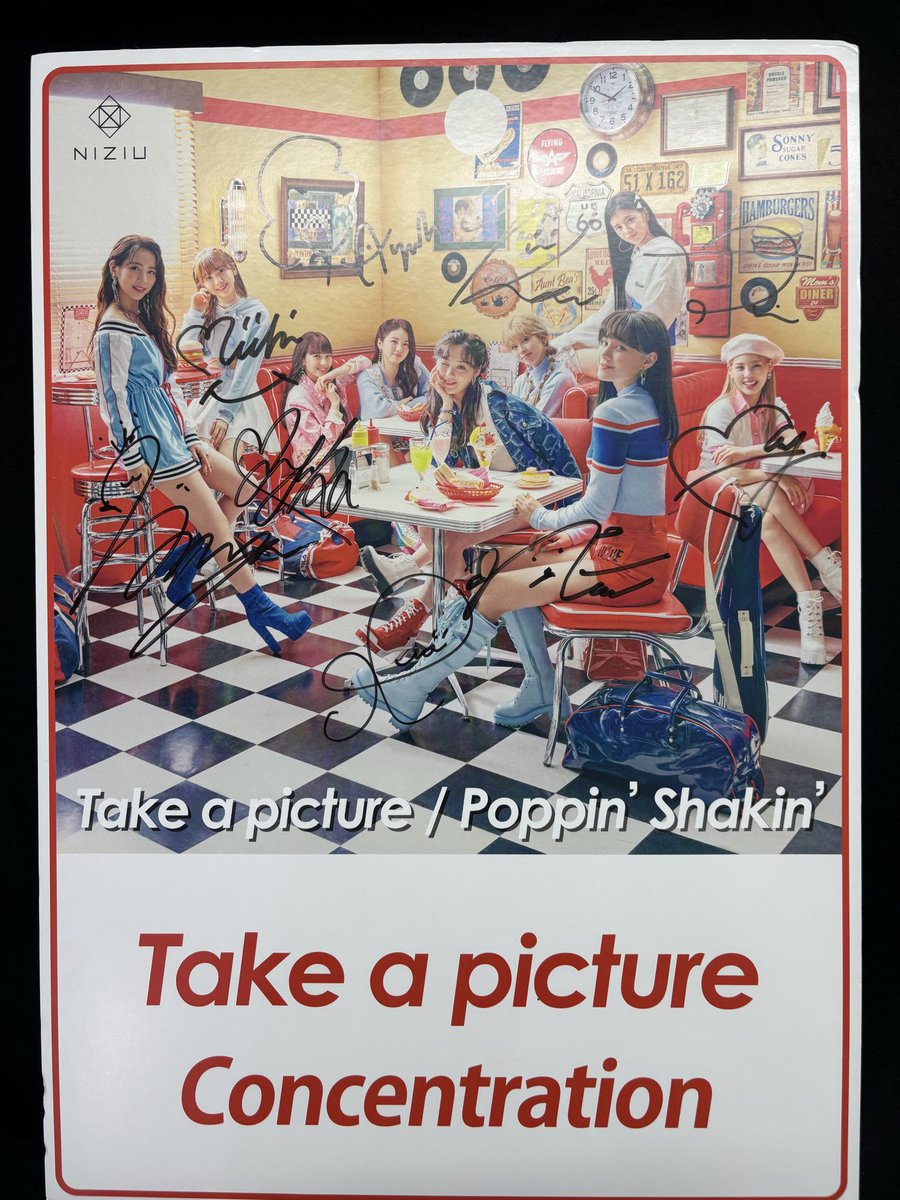 NiziU 当選品直筆サイン入りパネルが入荷しました🌟 ショーケース上