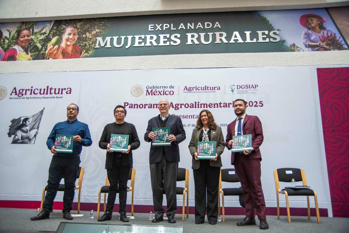 Hoy presentamos el Panorama Agroalimentario 2025, una herramienta fundamental que concentra los principales datos e información del sector agroalimentario y pesquero. Este esfuerzo fue posible gracias al trabajo de 753 personas del equipo en territorio de <a href="/Agricultura_mex/">Secretaría de Agricultura y Desarrollo Rural</a>,