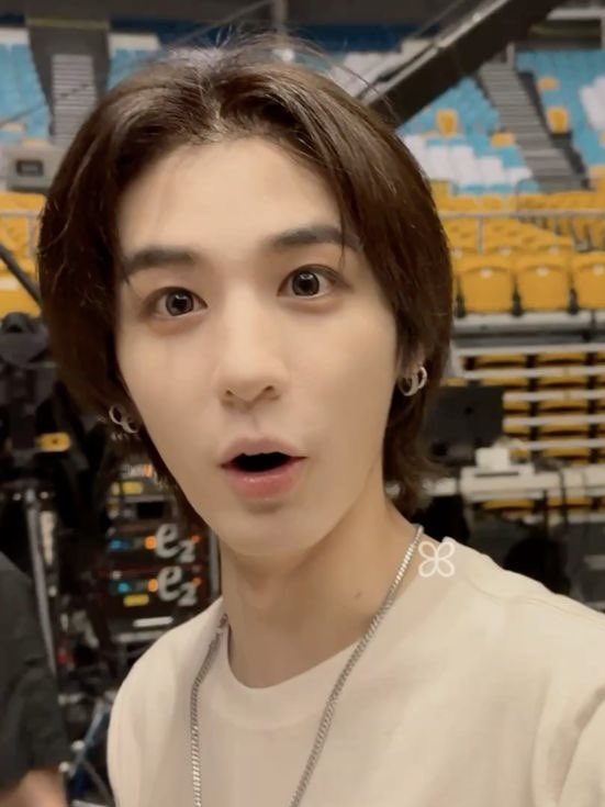 sukangirnpi's tweet image. ᅠ
ᅠ        
「 #TATANGGA_NATION 」

🗯️ ARI : Selamat morning. Desember sudah mau berakhir, tapi cintaku padamu belum sampai akhir.