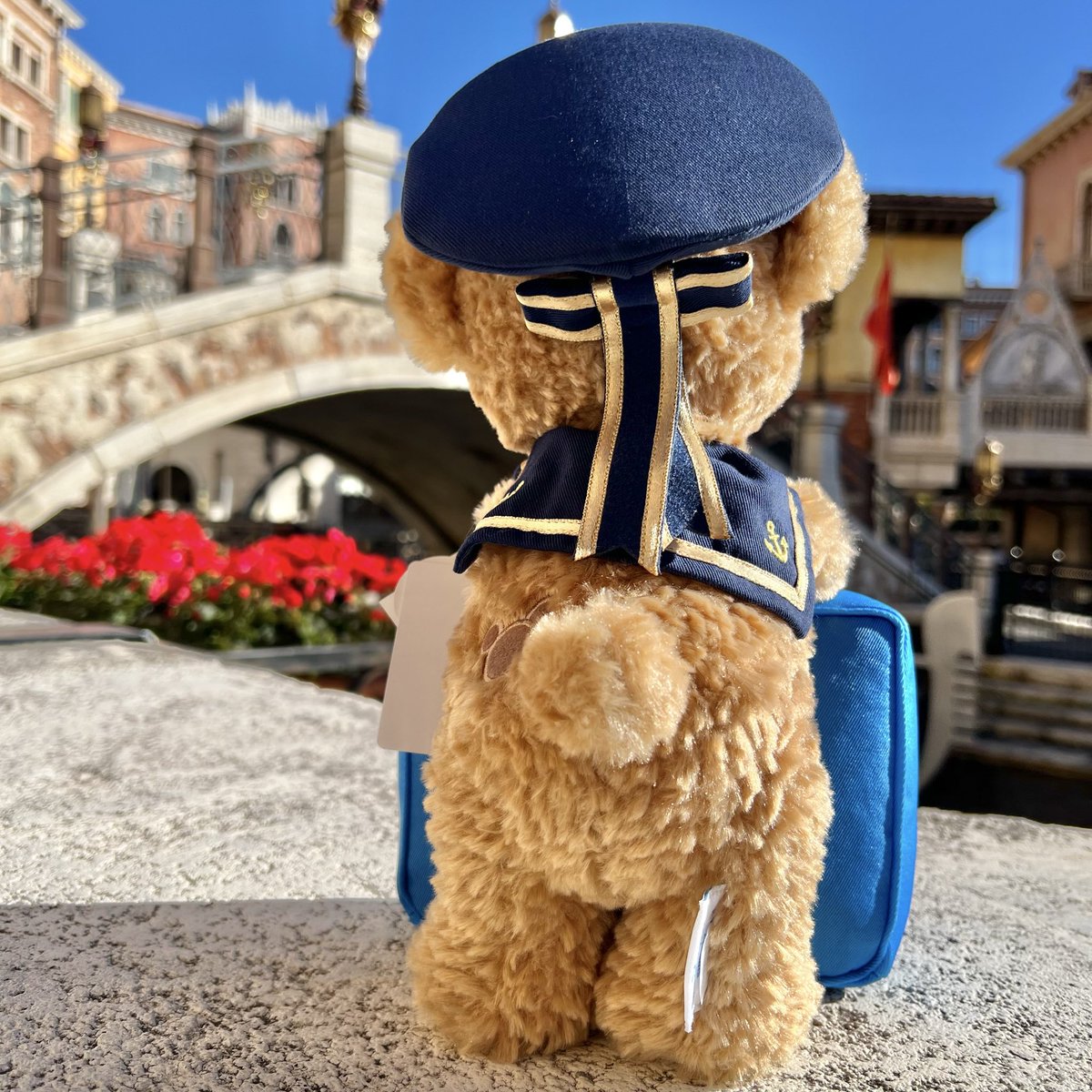 上から見ても♪ 横から見ても♪ 本日発売のダッフィーぬいぐるみです