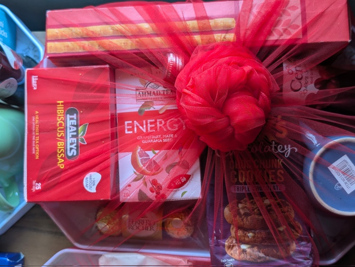 CislynnS's tweet photo. I am the one doing the hampers. If you are in Ghana or you need to send gift hampers to your loved ones, please let me be your plug. 

I have already curated hampers going for 400ghc and 750ghc, respectively.

I do customised orders too

0596676595 to order https://t.co/SCMnWnuDb5