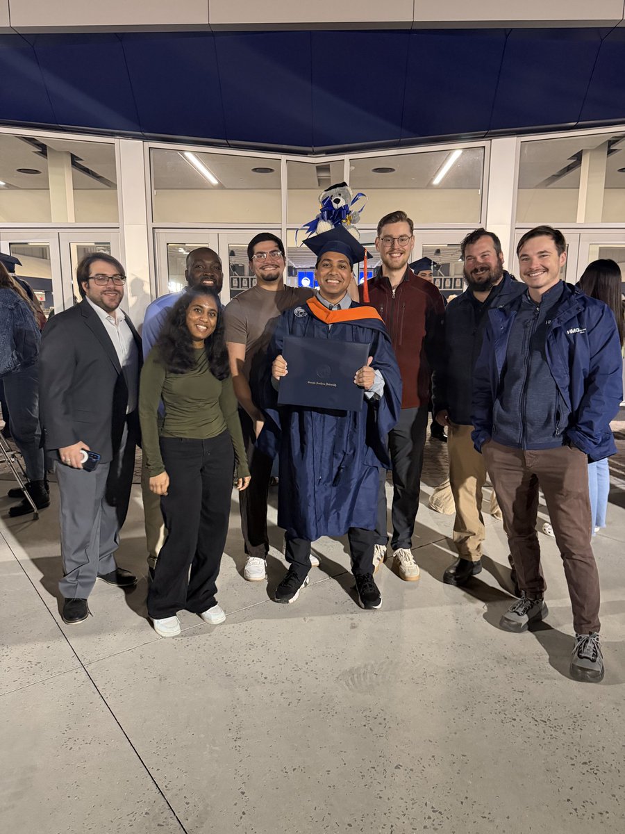 GeorgiaSouthern's tweet photo. So much love for our graduates! 
#GSGrad25🎓 https://t.co/t5LuuSmst6