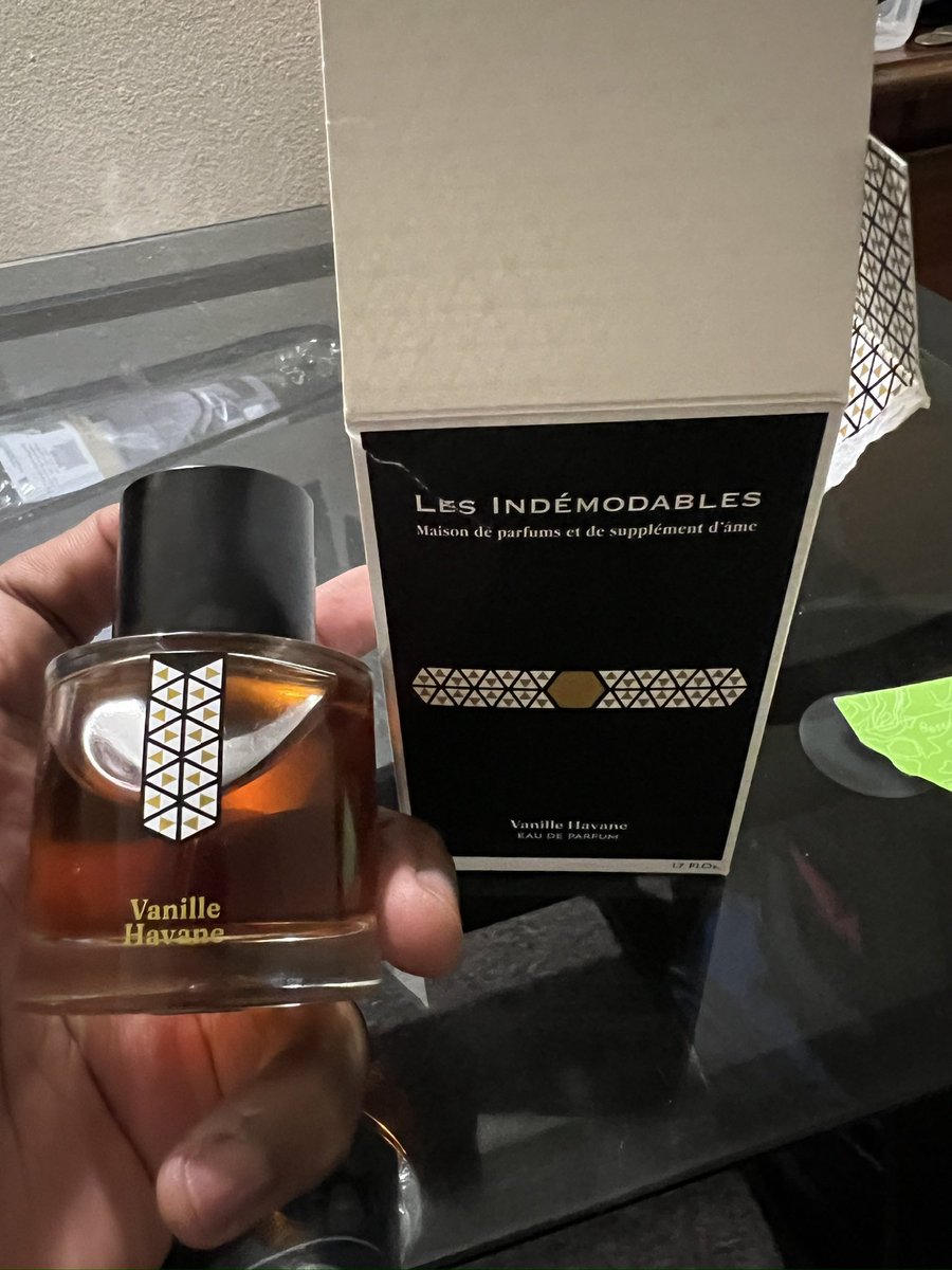 If you love  rum and tobacco in scents Les Indemodables - Vanille Havane is a great option … Been in my bucket list and finally locked it in . Thank you nose @antoinelieolfactiveexperience  for this great masterpiece .. 
#fragranceconnoisseur 
#Fragrance #OlfactoryArts