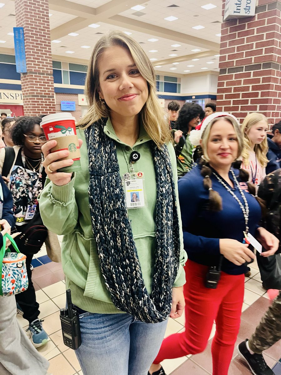 BerryMiller_JH's tweet image. Bobcats bundled up for #WinteryWednesday. Scarves, hats, gloves, oh my! Layering to stay warm. We are #WrappingUp this semester!! ❤️💙🐾🧣 #InALeagueOfOurOwn 😎 #BuildPearlandProud