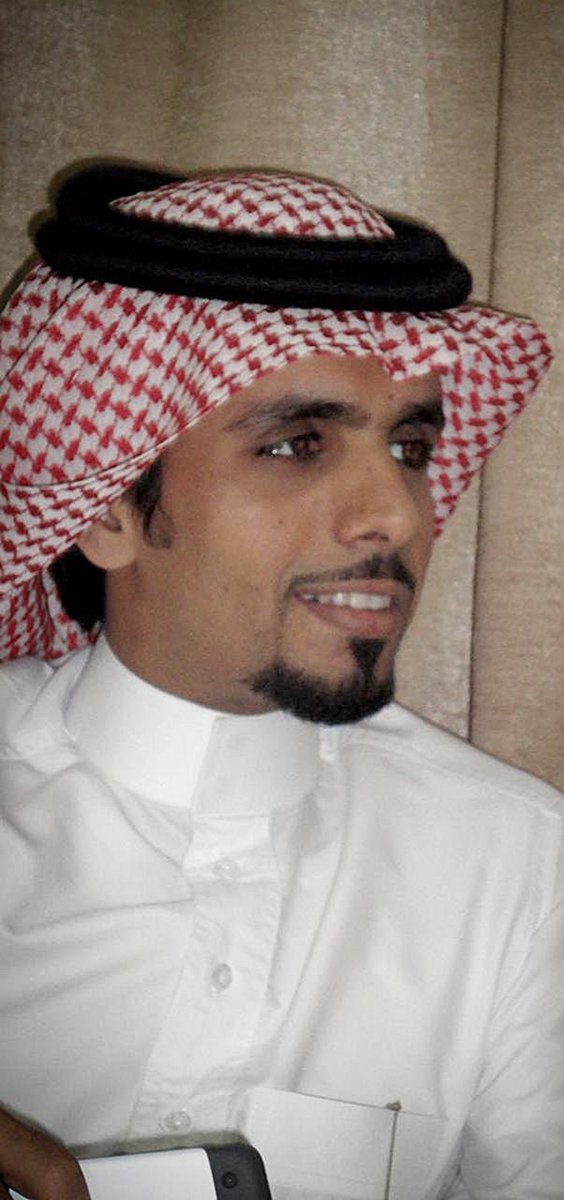 ..
متى يكون لصورتك قيمه عندك انت ياصاحب الصوره؟ 
اذا جتك من انسان مُقدر وتعزه وتعز الديره اللي هو منها خصوصا اذا كنت ناسي متى ووين التقطت هالصوره .. يكون لها اثر جميل عليك 
الصوره في الكويت عام ٢٠٠٥ في ايام احتفالات فبراير من ولد الخال الغالي عبدالله❤️🇰🇼