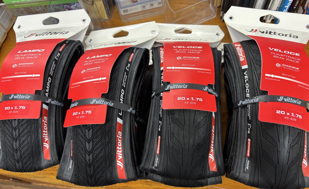 ogwcycle's tweet image. vittriaのBMXレーサー用タイヤvelocheとlampoが入荷しました。
vittriaプロデュースのBMX用タイヤは久々です。GEAXブランドの時以来ではないでしょうか。
いずれも20×1.75 ¥9,350