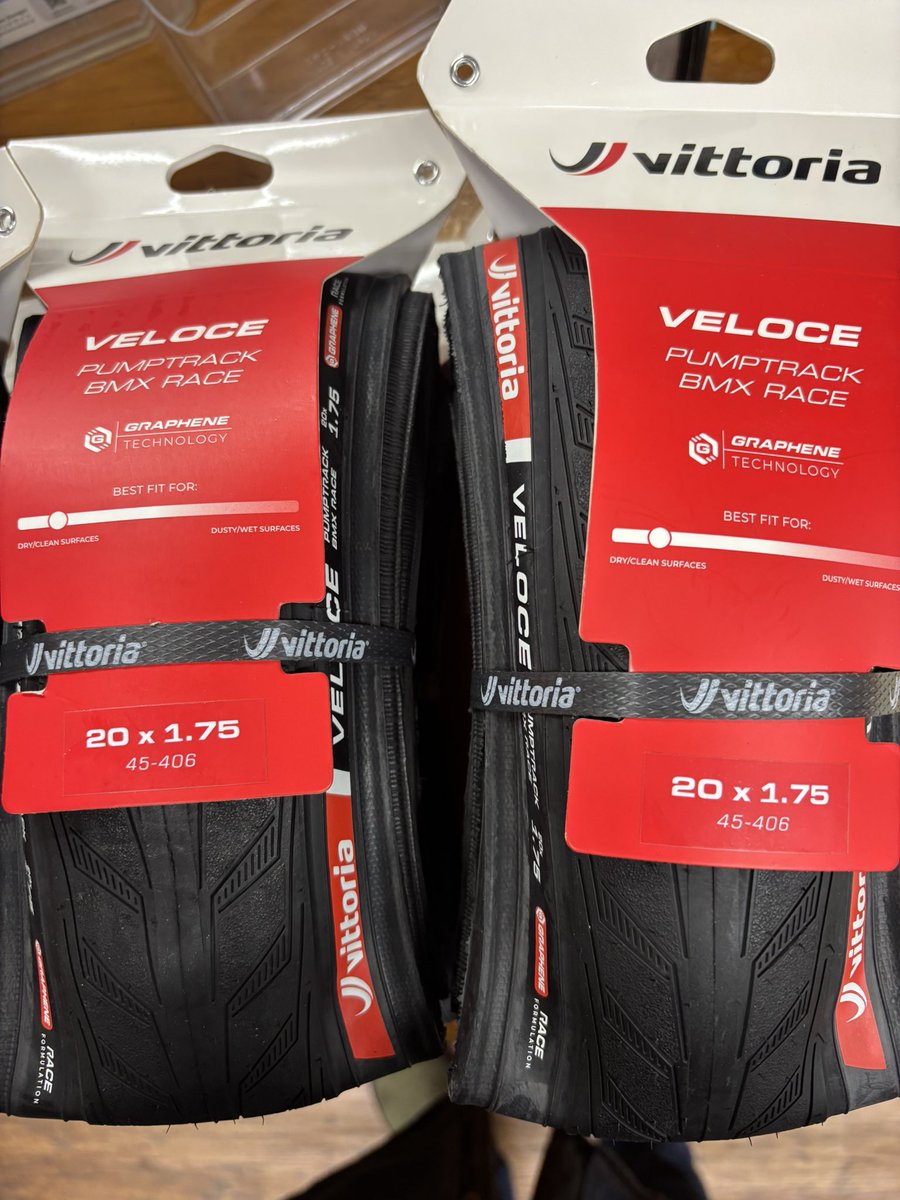 ogwcycle's tweet image. vittriaのBMXレーサー用タイヤvelocheとlampoが入荷しました。
vittriaプロデュースのBMX用タイヤは久々です。GEAXブランドの時以来ではないでしょうか。
いずれも20×1.75 ¥9,350