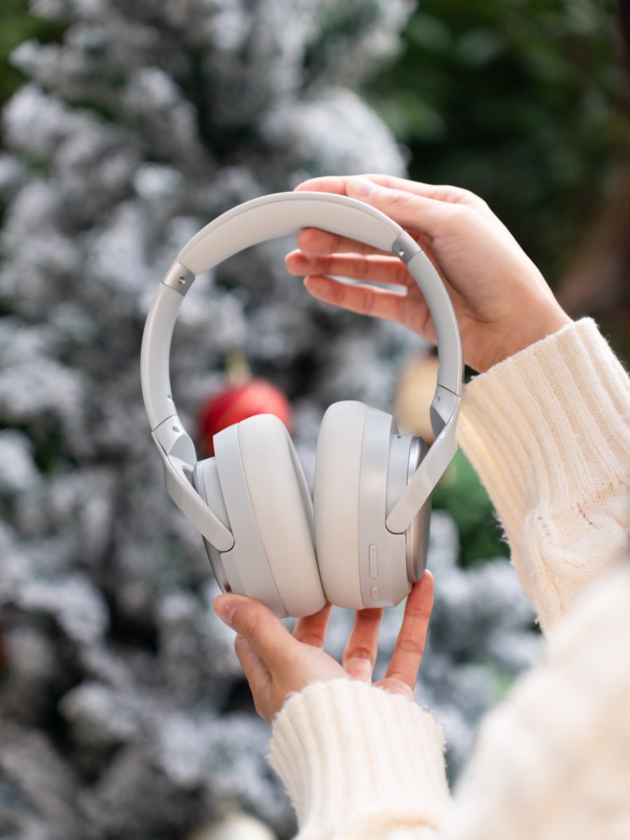 RoseTechnics's tweet photo. How much battery do you have left?
Cambrian.
Up to 100H playback.
🛒https://t.co/femsIR89Df
#soundquality #cambrian #headphones #wirelessheadphones #bluetoothheadphones #ancheadphones #noisecancelling https://t.co/iLS0n85jfJ