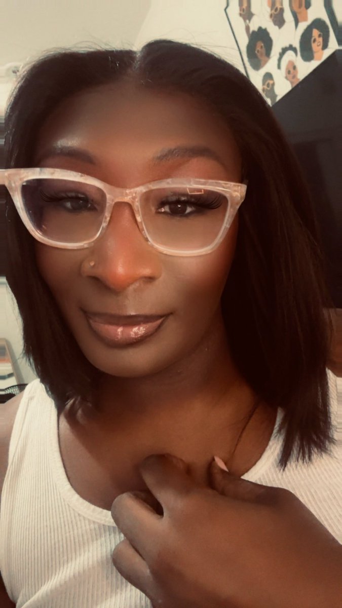 iamovaqualified's tweet photo. I see my momma in me 🥰 legacy beauty, deeper tone, same grace. I’m beautiful.A darker reflection of the woman who made me. Beautiful on purpose. 👑✨ https://t.co/pM1zFK5pEG